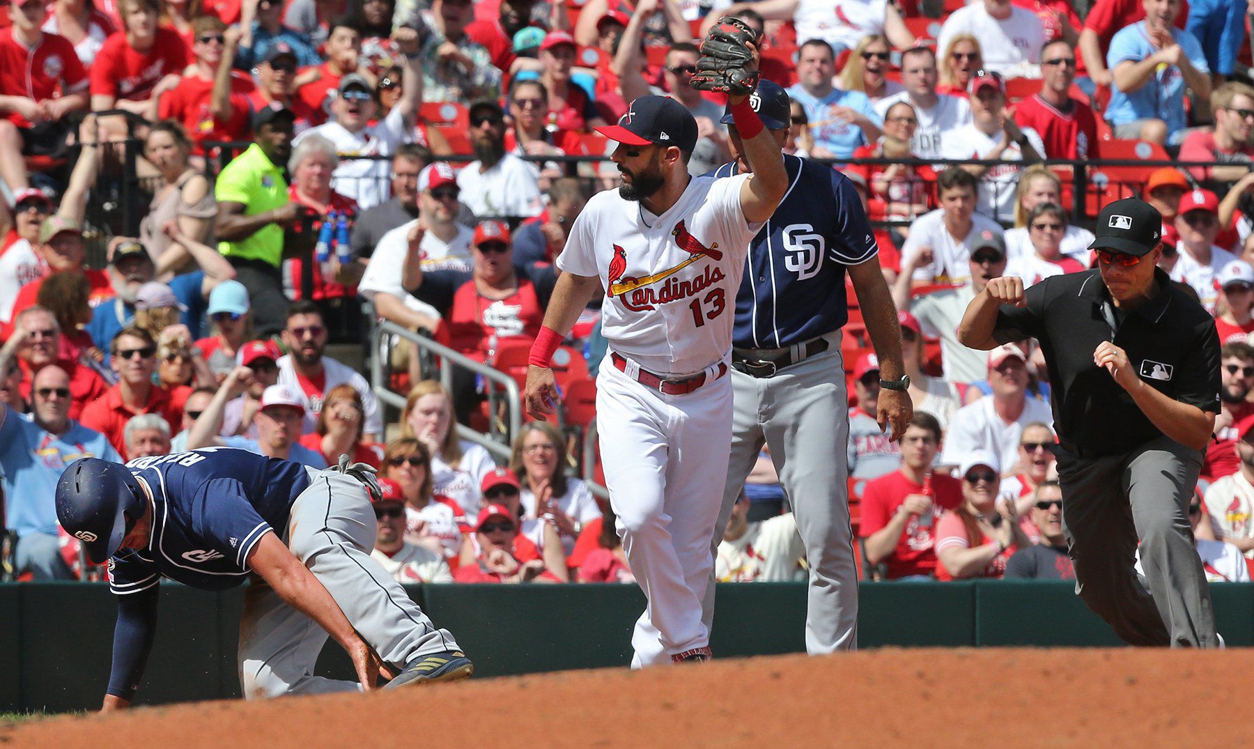Cards beat the Padres 4-1 Sunday afternoon